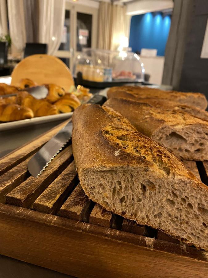 Logis Hotel Medieval, Montelimar Nord Rochemaure Bagian luar foto