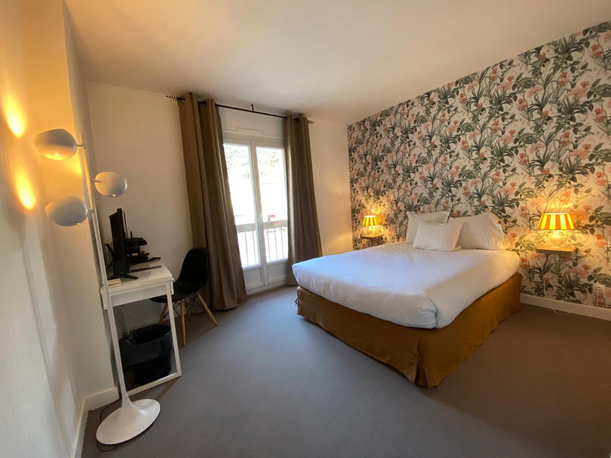 Logis Hotel Medieval, Montelimar Nord Rochemaure Bagian luar foto