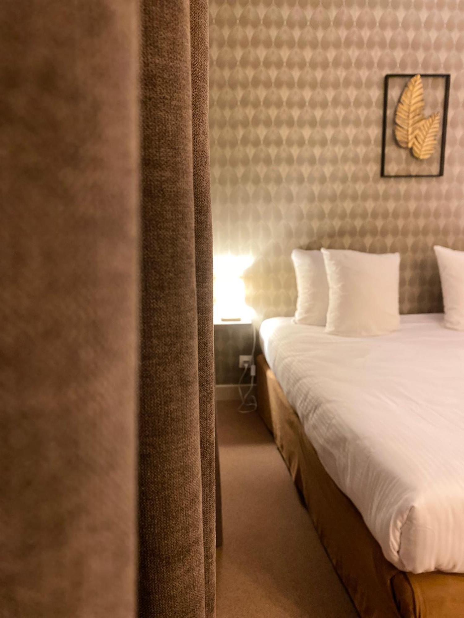 Logis Hotel Medieval, Montelimar Nord Rochemaure Bagian luar foto