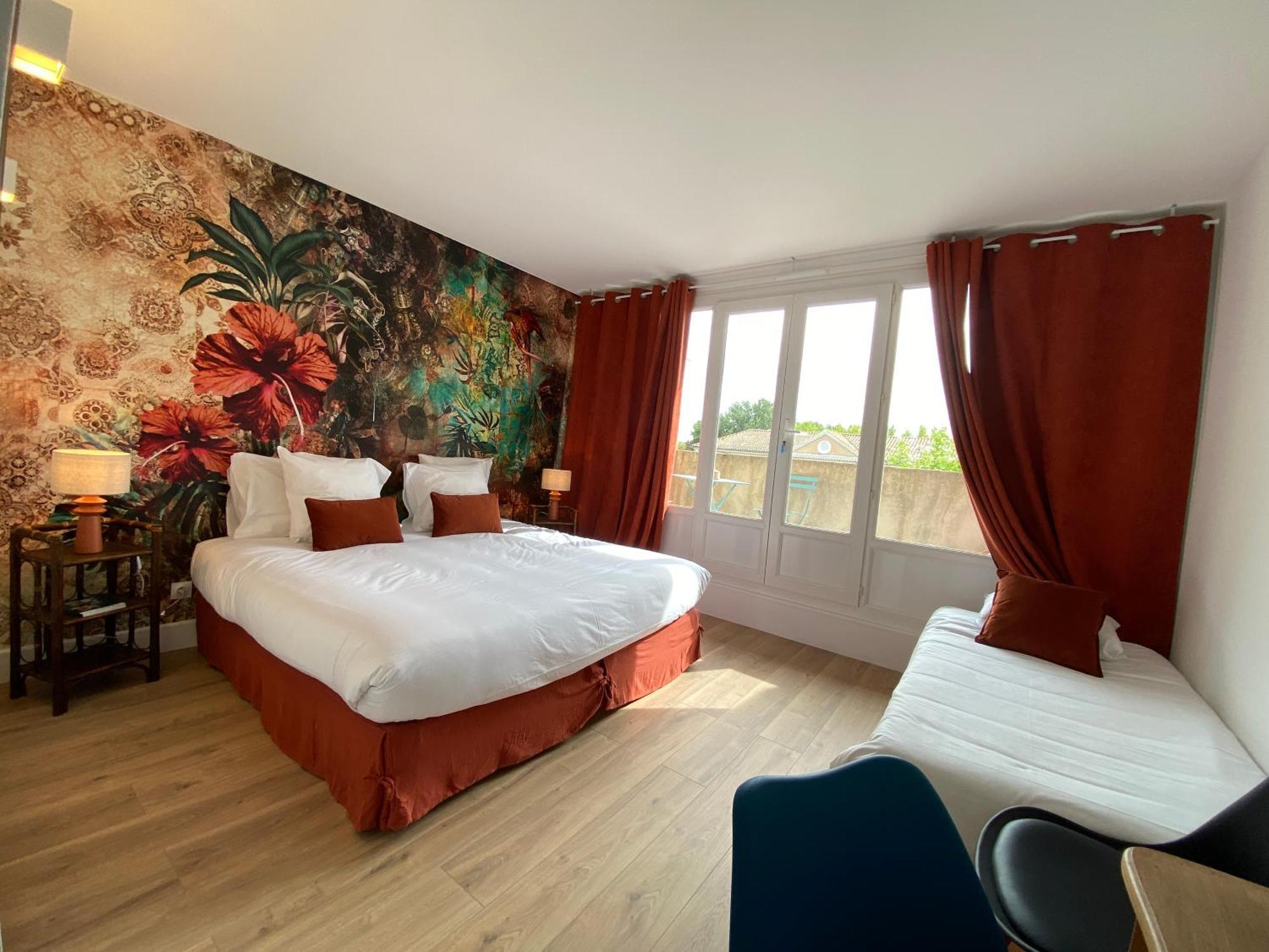 Logis Hotel Medieval, Montelimar Nord Rochemaure Bagian luar foto
