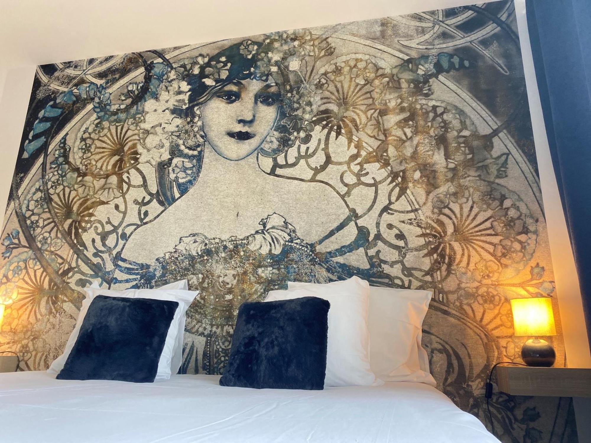 Logis Hotel Medieval, Montelimar Nord Rochemaure Bagian luar foto