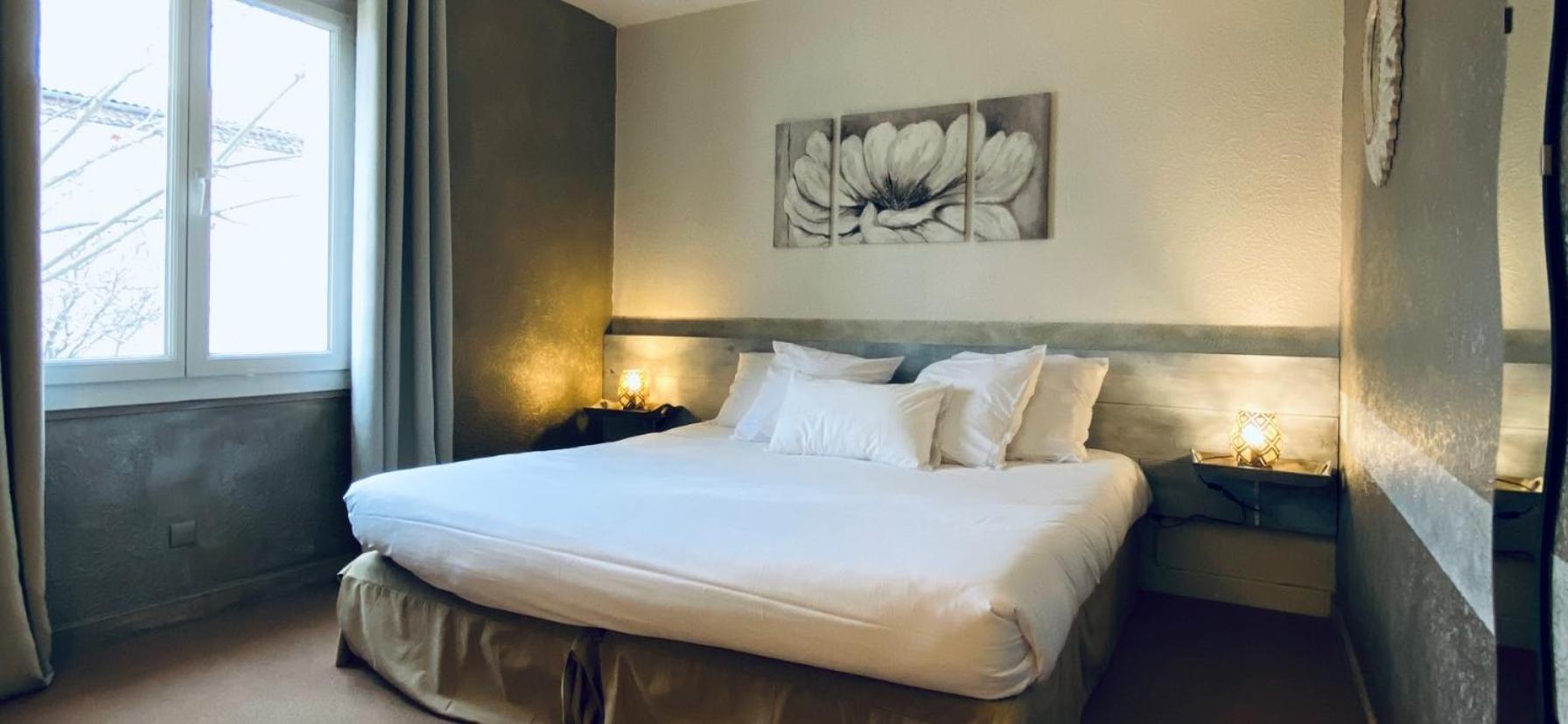 Logis Hotel Medieval, Montelimar Nord Rochemaure Bagian luar foto