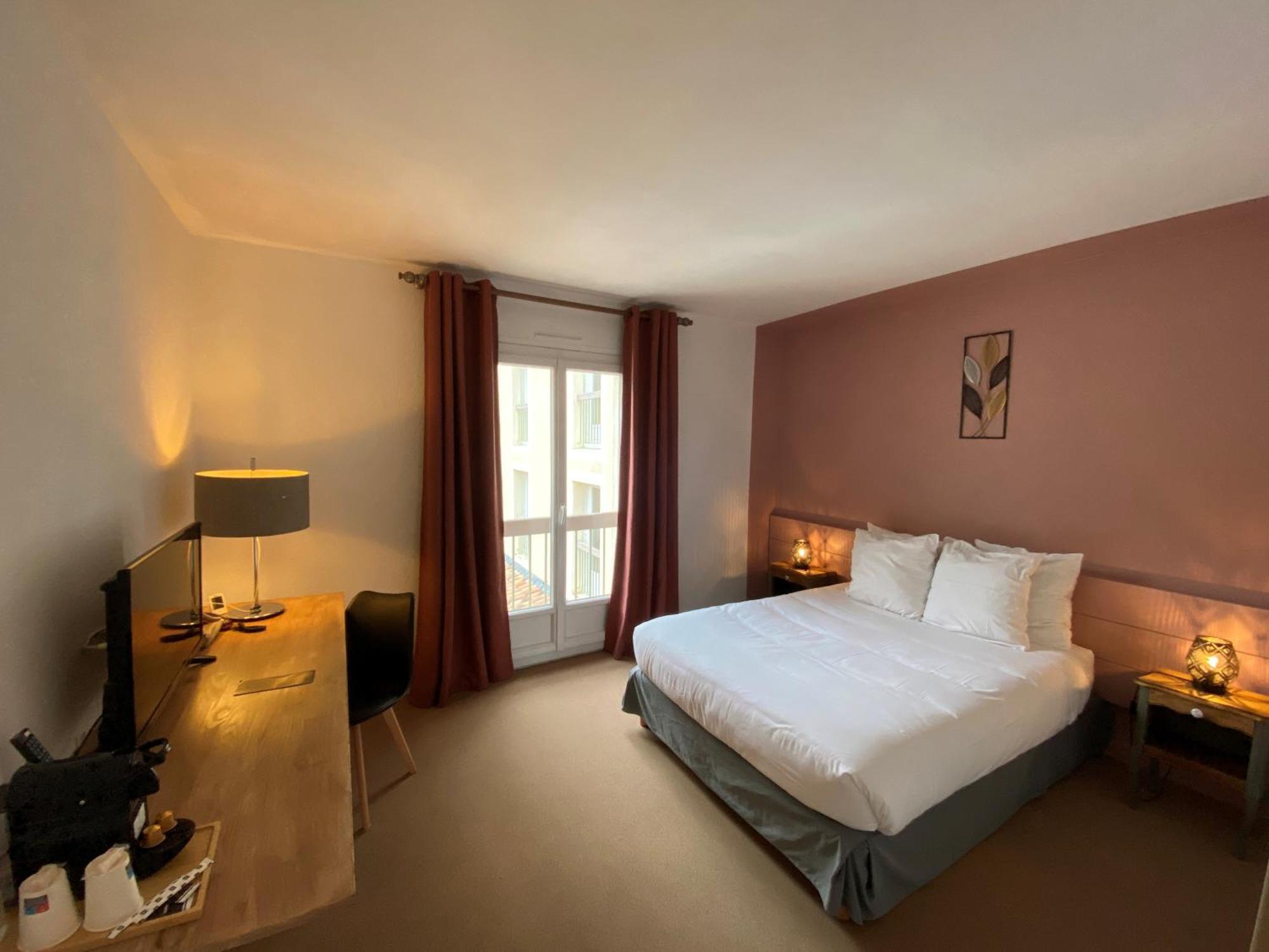 Logis Hotel Medieval, Montelimar Nord Rochemaure Bagian luar foto